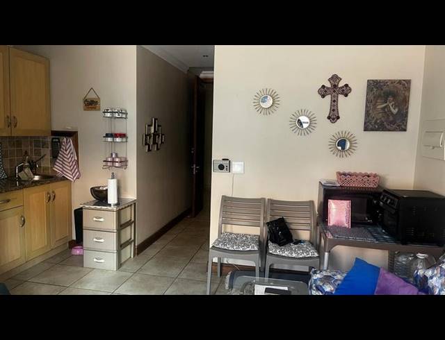 1 BEDROOM APARTMENT FOR SALE IN NEWLANDS